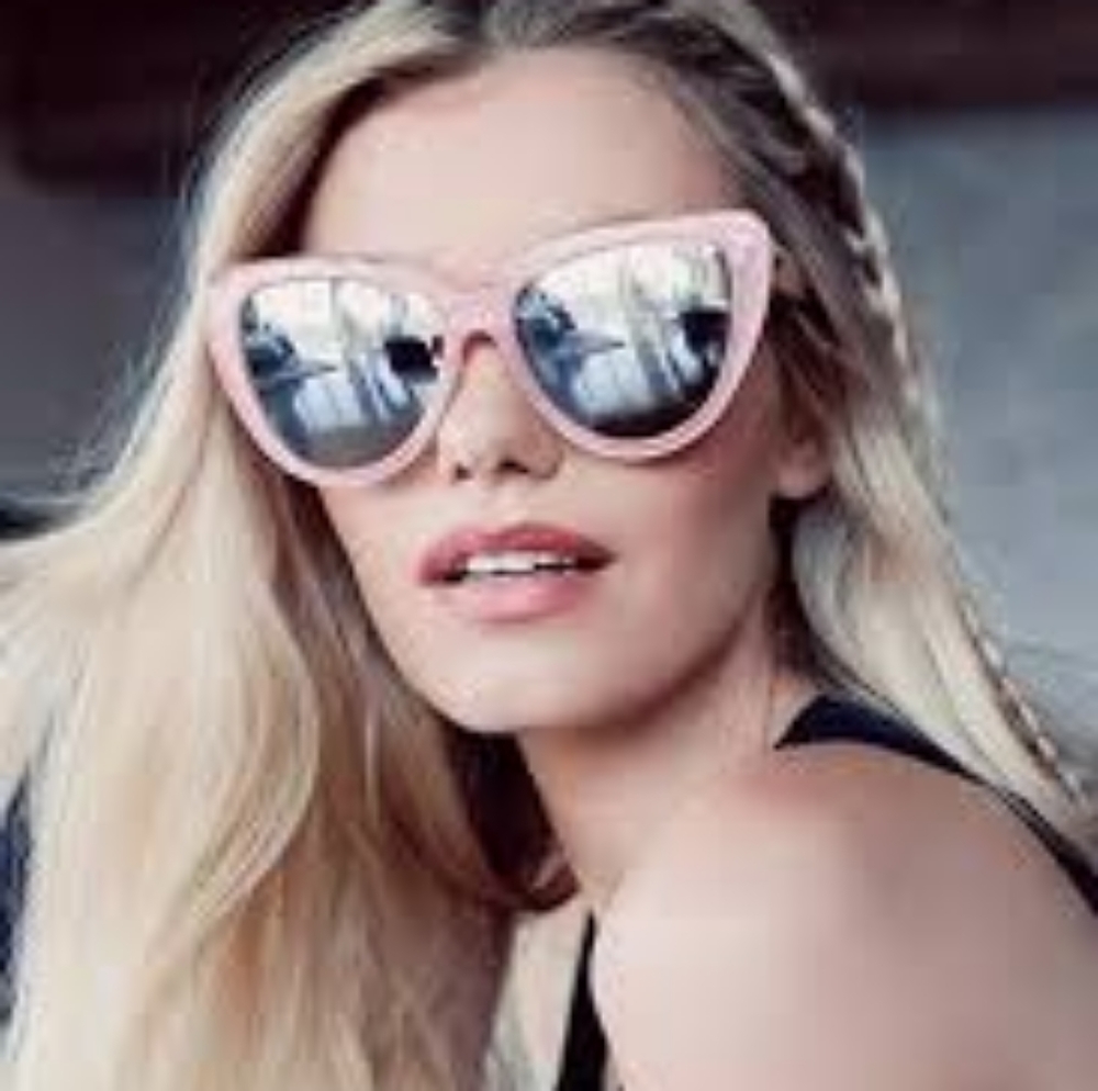 QUAY AUSTRALIA Stray Cat Pink Mirrored Sunnies - Picture 2 of 8